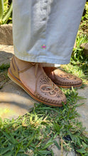 Cargar imagen en el visor de la galería, Mariposa Dorada- Golden Butterfly Embroidered Lace Up Huaraches PREORDER
