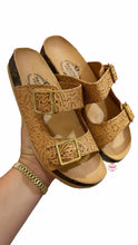 Cargar imagen en el visor de la galería, Corcho Sandals - Tan Tooled Sandals
