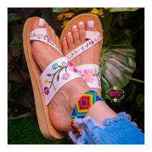 Cargar imagen en el visor de la galería, Mañana será bonito - White Leather Sandals PREORDER
