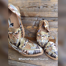 Cargar imagen en el visor de la galería, Tres Oros huaraches in Gold- No Braid
