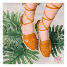 Cargar imagen en el visor de la galería, Brown Platform Lace Up - Braid
