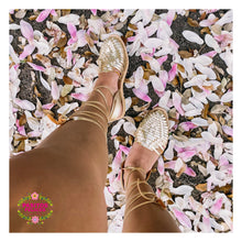 Cargar imagen en el visor de la galería, Light Tan - Flat Leather Lace Up Huaraches
