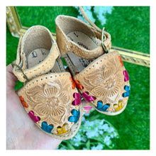 Cargar imagen en el visor de la galería, Miranda - Tooled Buckle Huaraches
