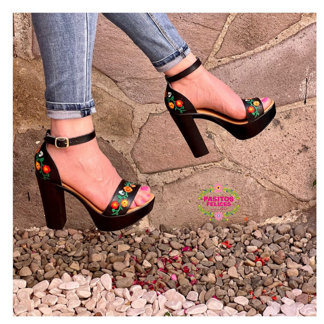 Jardin Negro - Black Platform Heels