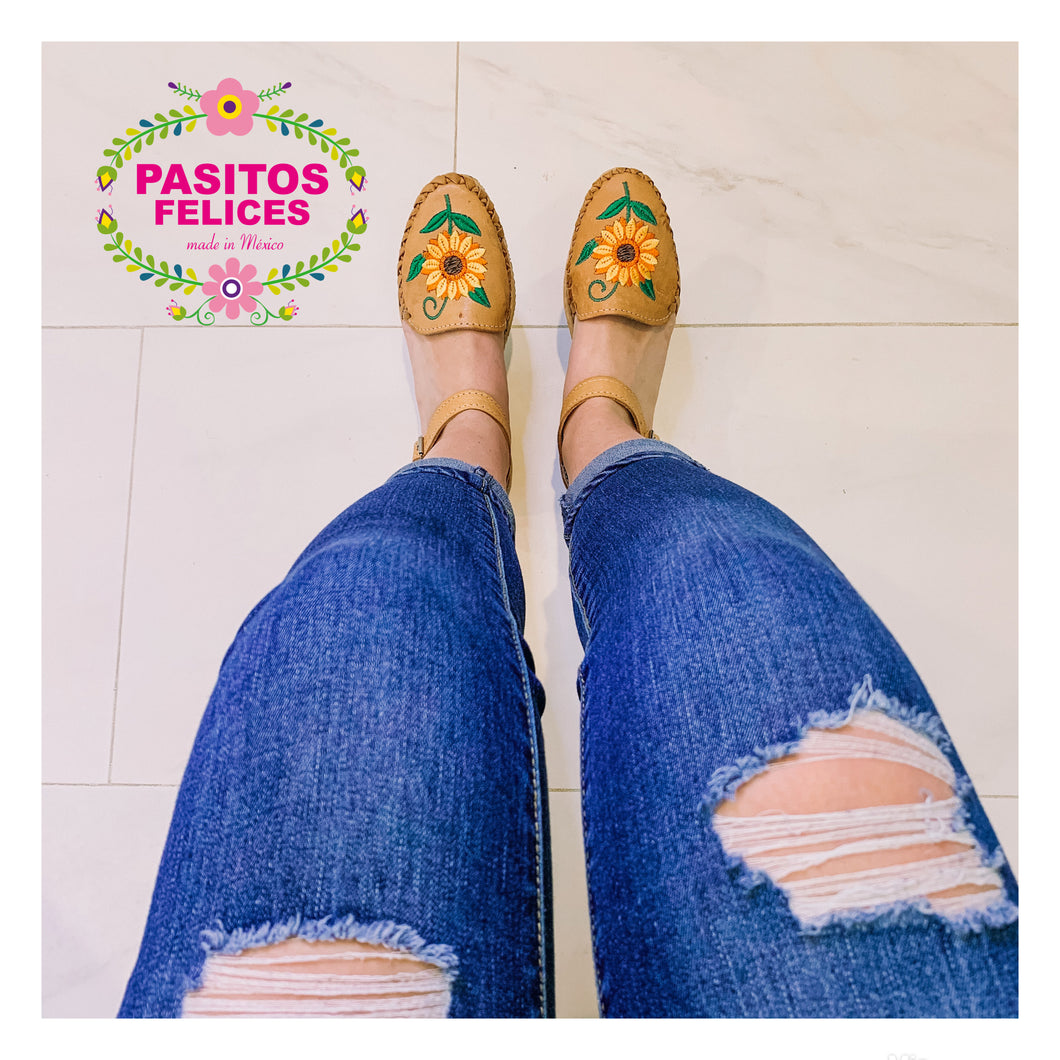 Buckle Embroidered Sunflower - Light Tan